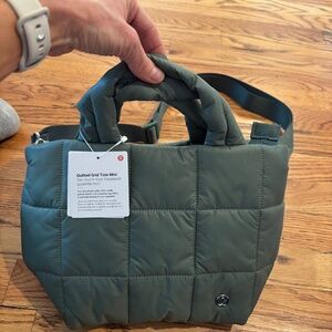 Lulu lemon women’s puffer crossbody bag/cool green colo